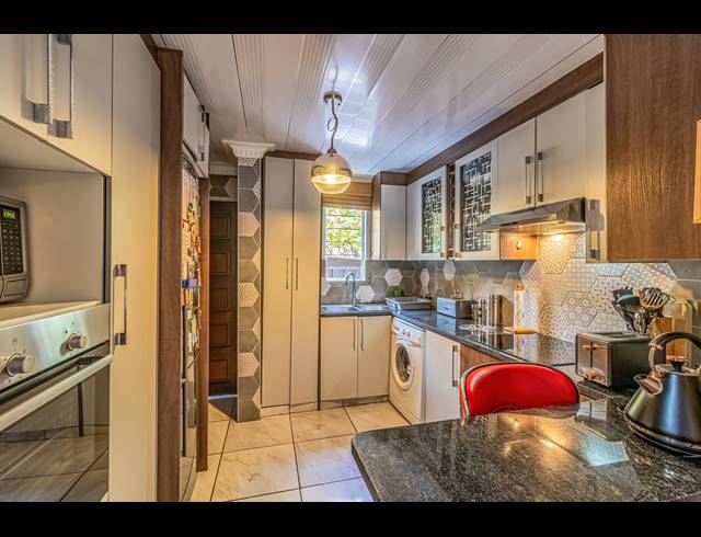 3 BEDROOM TOWNHOUSE FOR SALE IN DOUGLASDALE